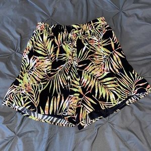 Leaf pattern shorts